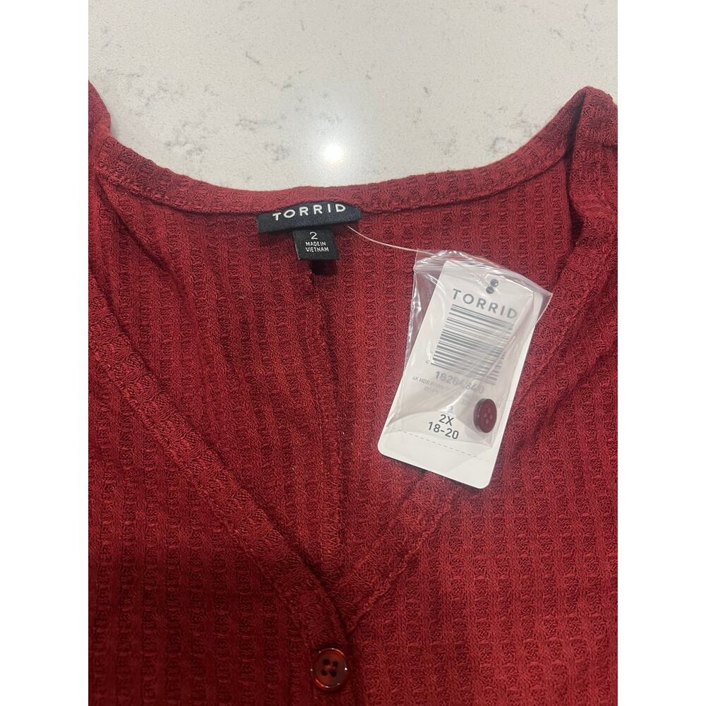 NWT Button down top Torrid 2 - Picture 2 of 5